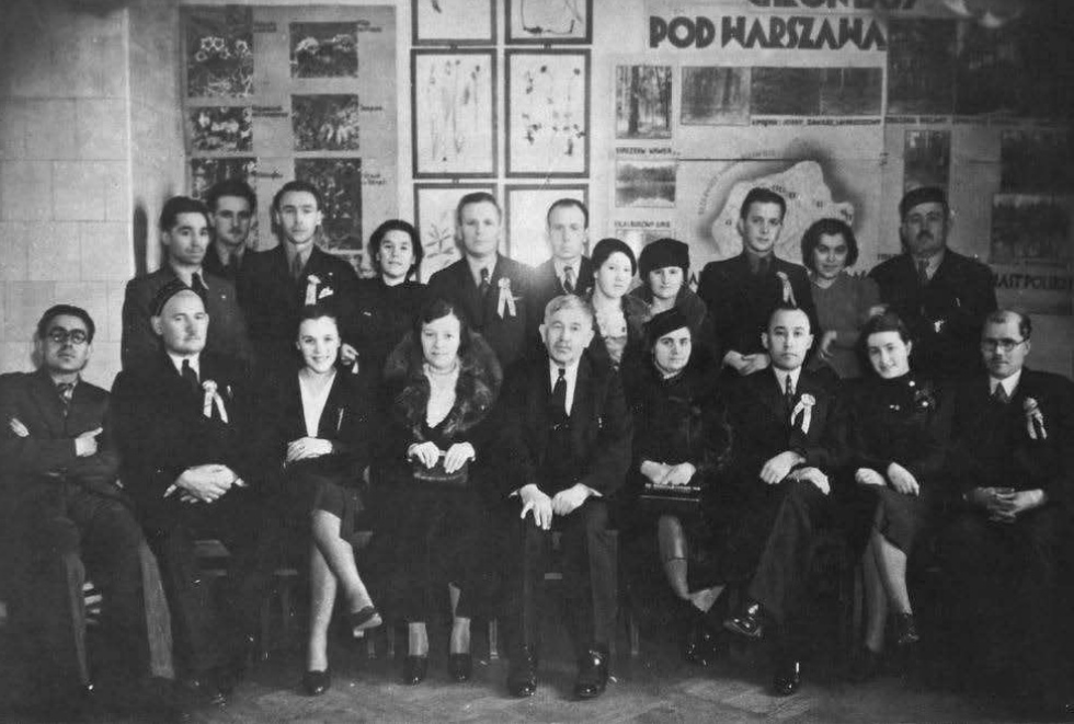 Гаяз Исхакый Финляндия татарлары белән очрашуда. Варшава, Польша, 1938 ел